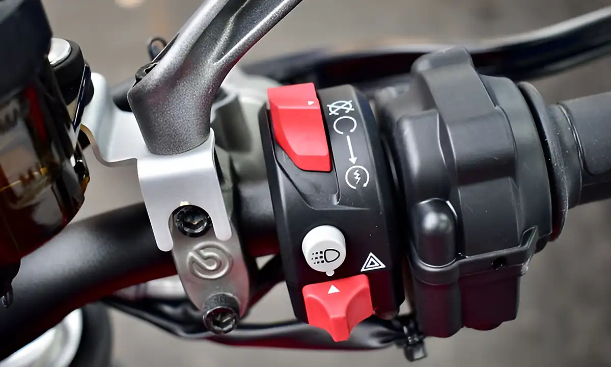 Used 2022 Ducati Monster 937 Plus Red - Interior and Exterior details 19