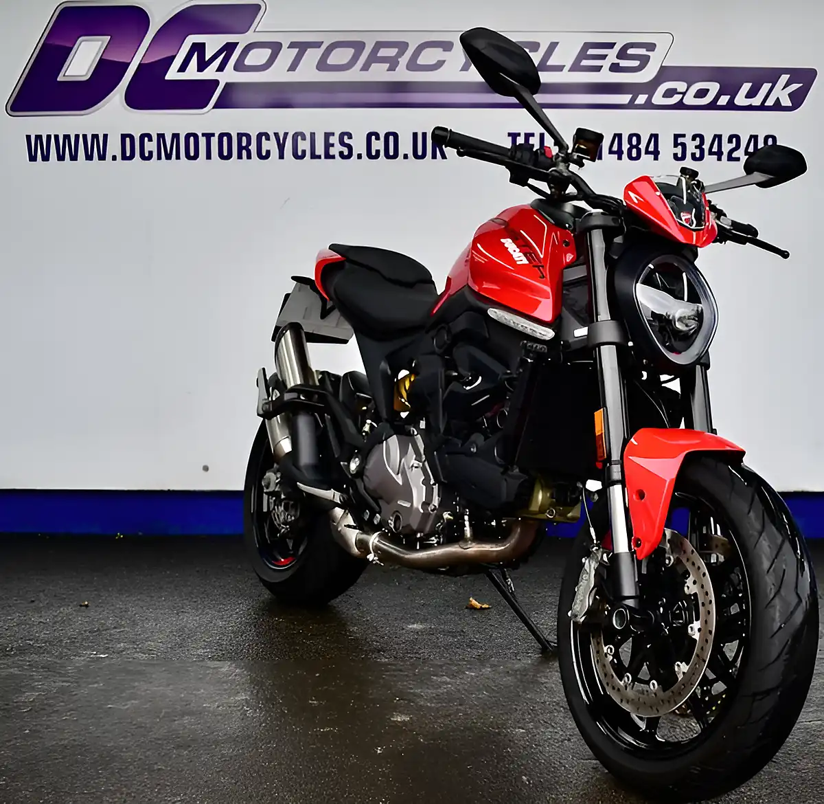 Used 2022 Ducati Monster 937 Plus Red - Interior and Exterior details 4
