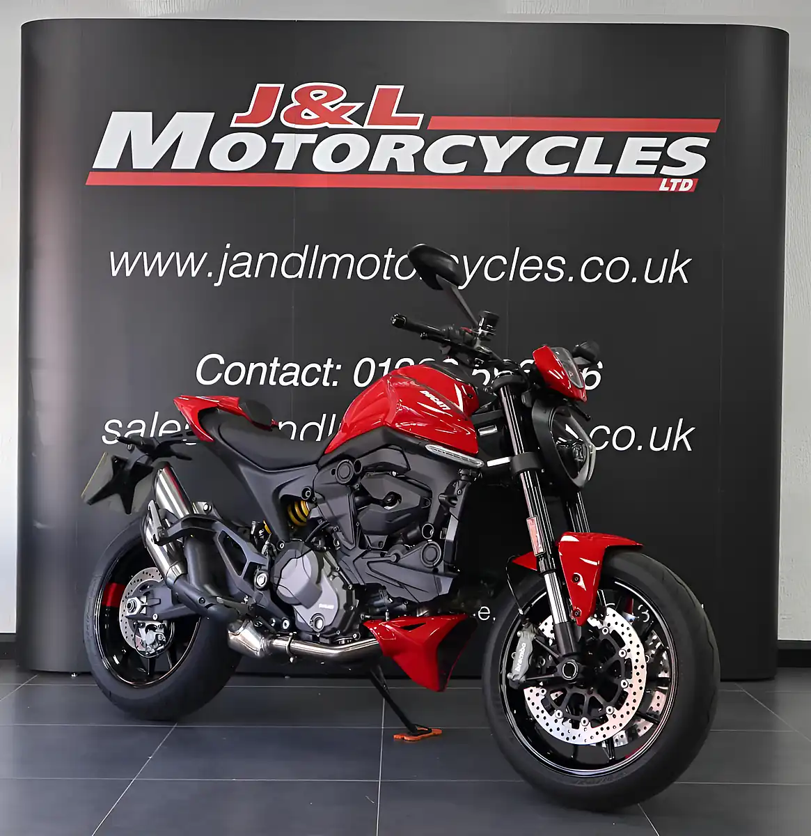 Used 2022 Ducati Monster Plus Red - Interior and Exterior details 3