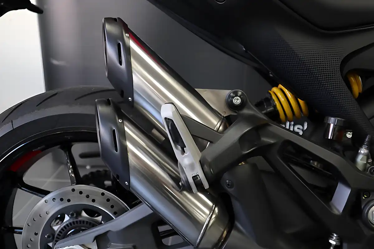 Used 2022 Ducati Monster Plus Red - Interior and Exterior details 9