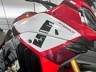 Used 2022 Ducati Multistrada V4 Pikes Peak Multi-Coloured - Interior and Exterior details 11