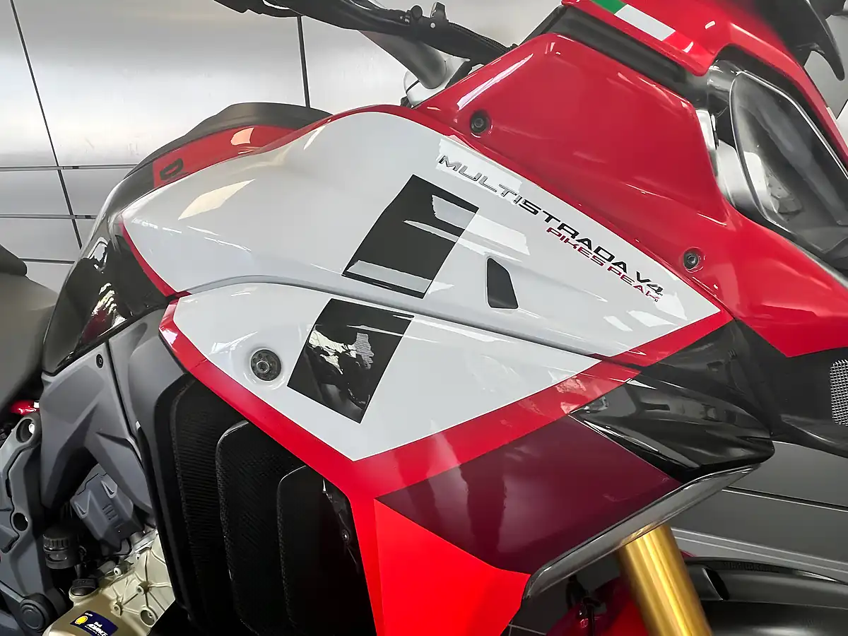 Used 2022 Ducati Multistrada V4 Pikes Peak Multi-Coloured - Interior and Exterior details 11