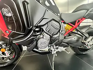 Used 2022 Ducati Multistrada V4 Pikes Peak Multi-Coloured - Interior and Exterior details 19