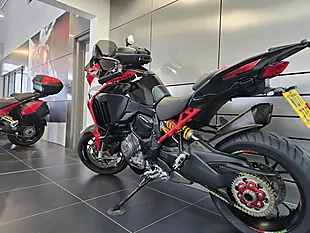 Used 2022 Ducati Multistrada V4 Pikes Peak Multi-Coloured - Interior and Exterior details 17