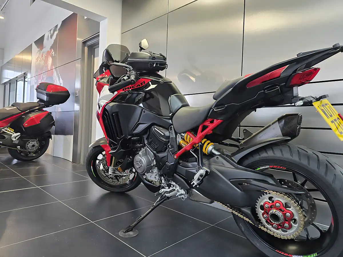 Used 2022 Ducati Multistrada V4 Pikes Peak Multi-Coloured - Interior and Exterior details 17
