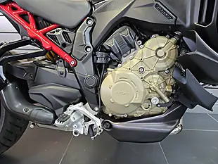 Used 2022 Ducati Multistrada V4 Pikes Peak Multi-Coloured - Interior and Exterior details 6