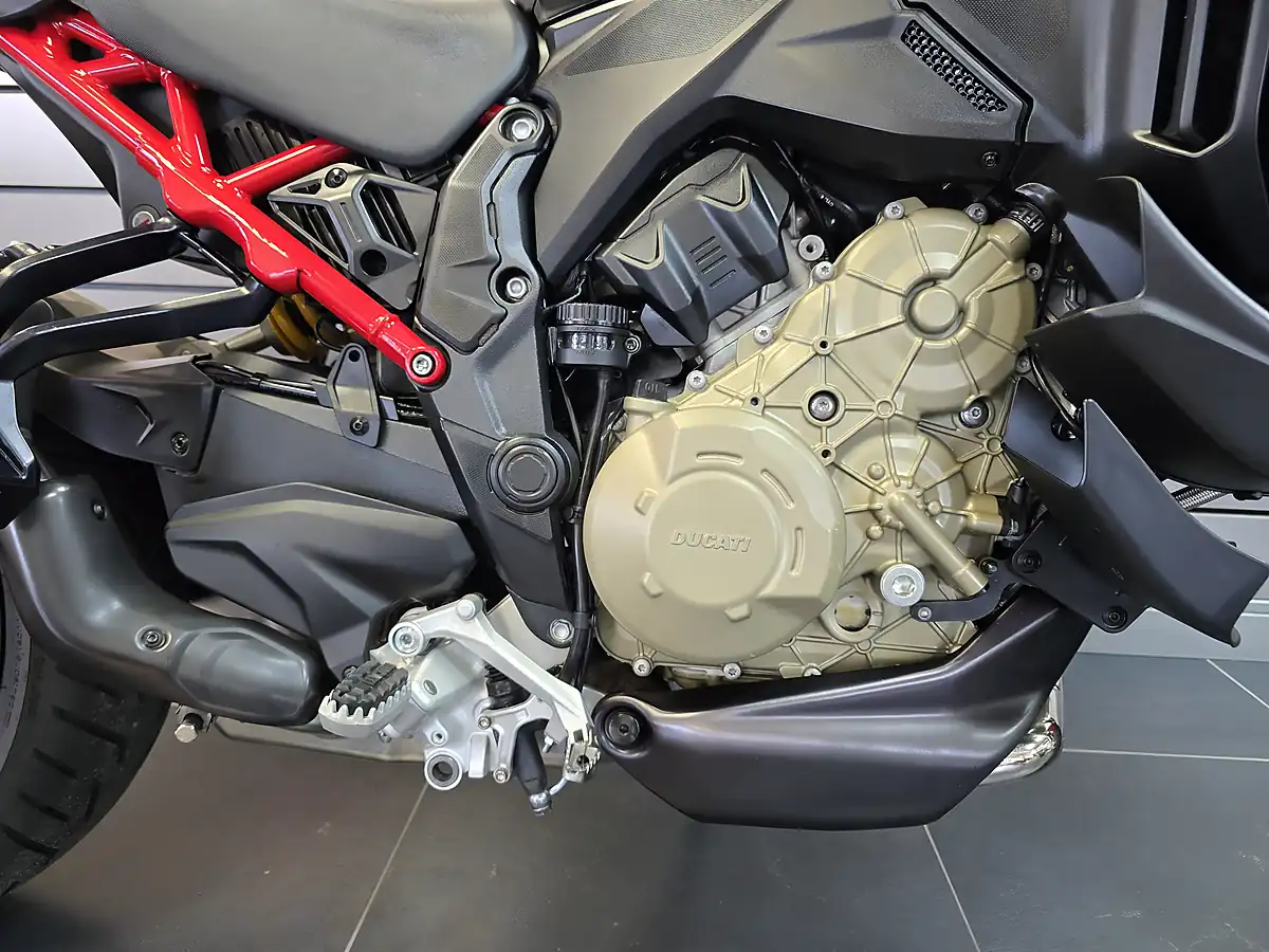 Used 2022 Ducati Multistrada V4 Pikes Peak Multi-Coloured - Interior and Exterior details 6