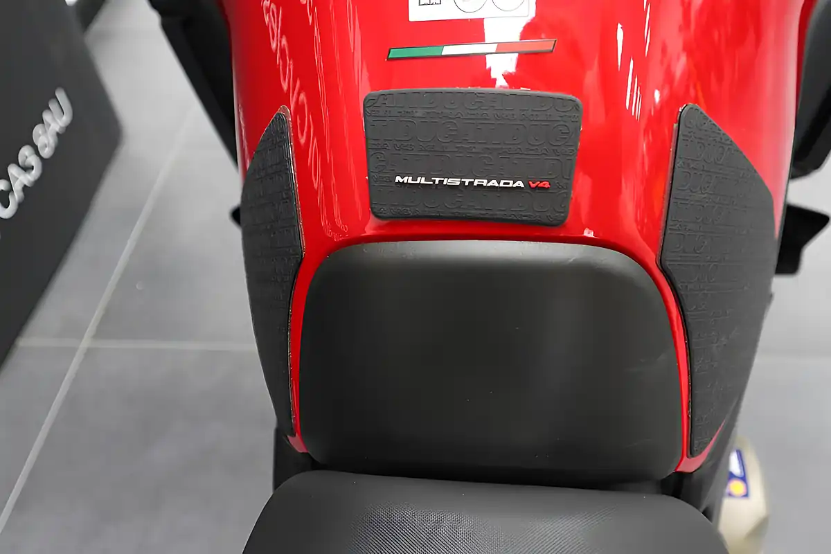 Used 2022 Ducati Multistrada V4 S Full Red - Interior and Exterior details 9