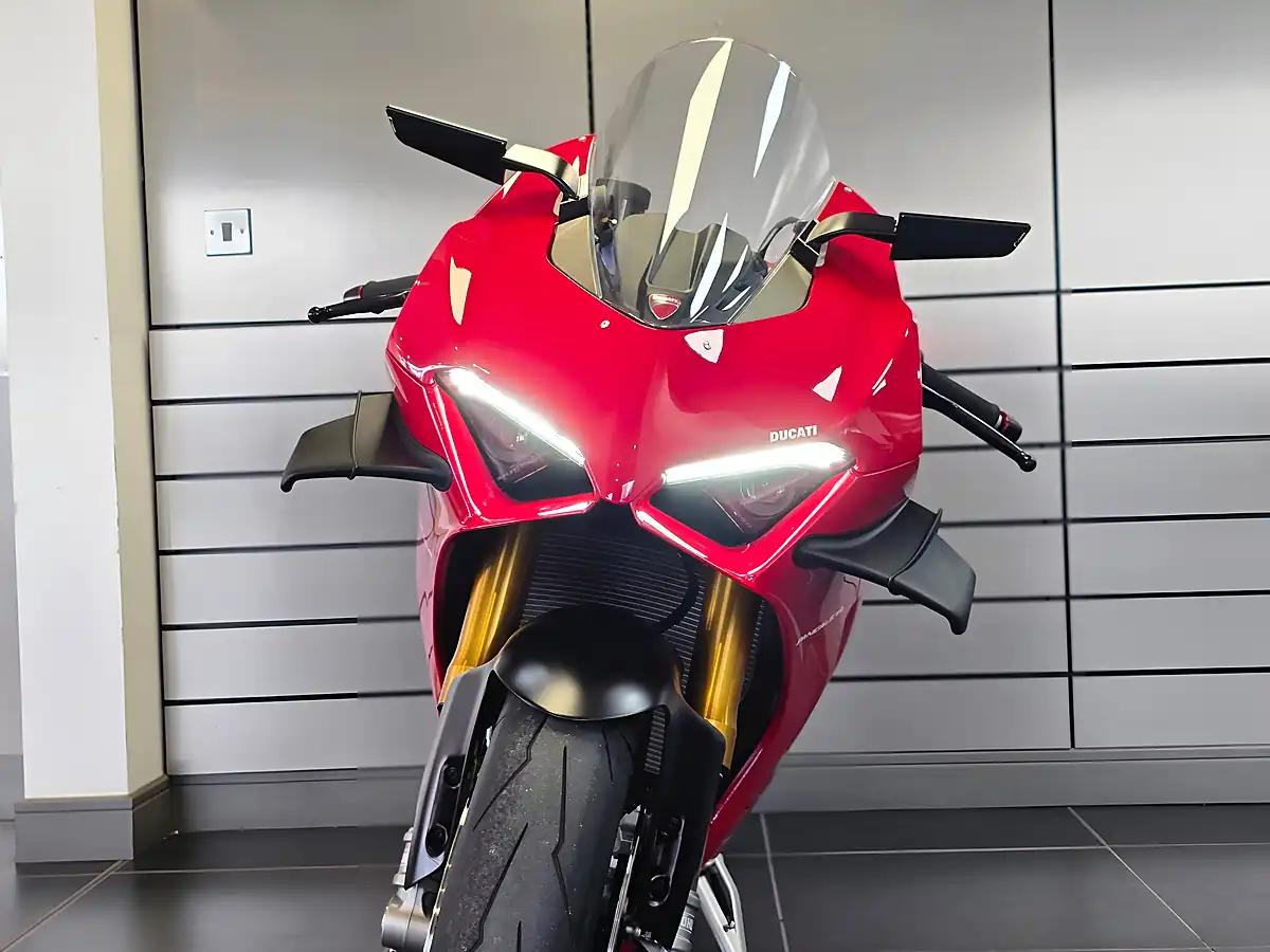 Used 2022 Ducati Panigale V4 S Red - Interior and Exterior details 10