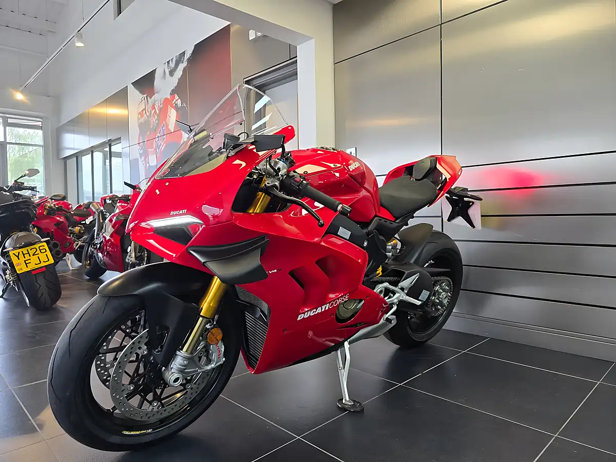 Used 2022 Ducati Panigale V4 S Red - Interior and Exterior details 11