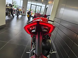 Used 2022 Ducati Panigale V4 S Red - Interior and Exterior details 12