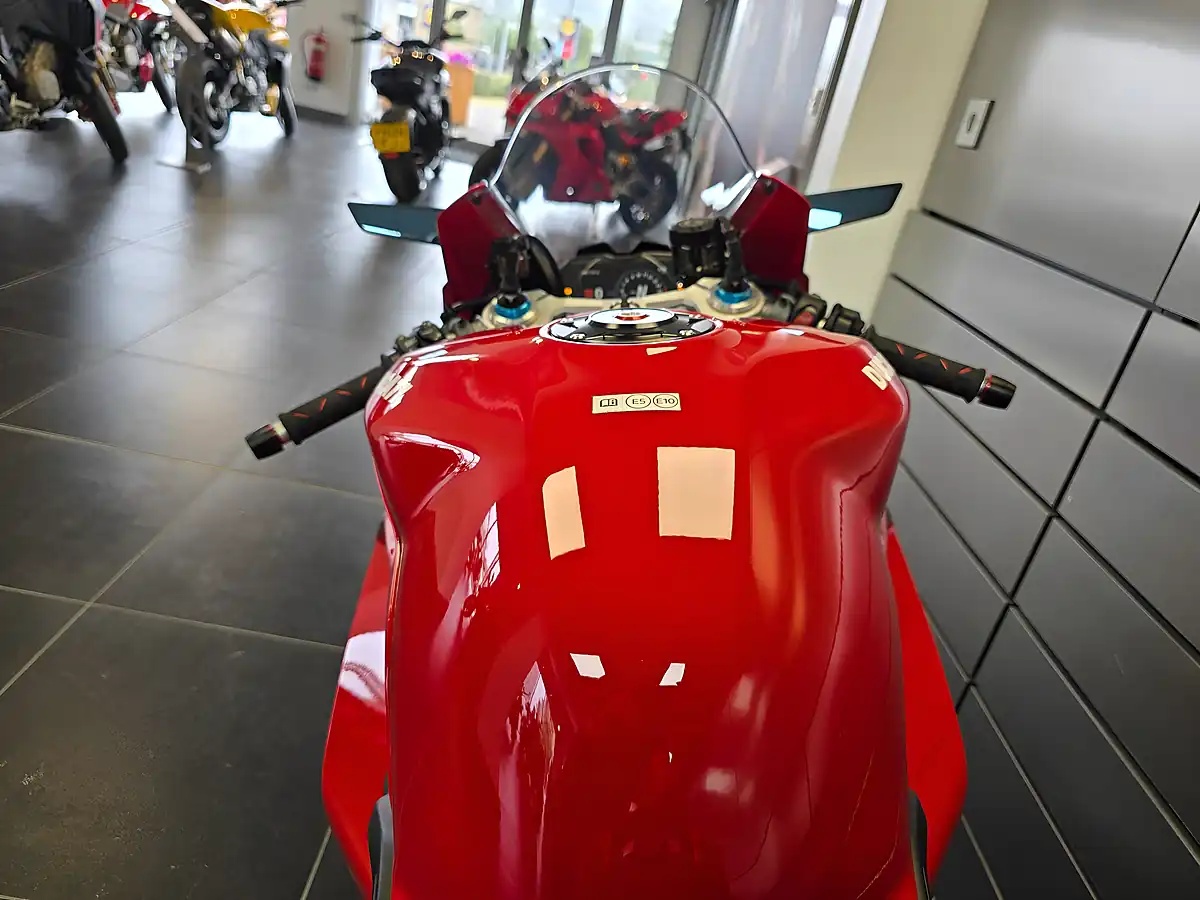 Used 2022 Ducati Panigale V4 S Red - Interior and Exterior details 13