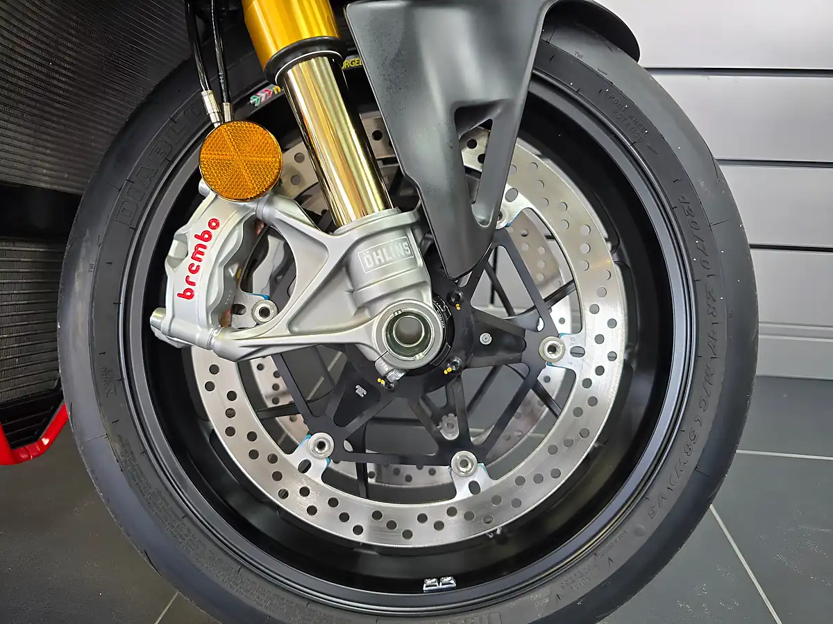 Used 2022 Ducati Panigale V4 S Red - Interior and Exterior details 4