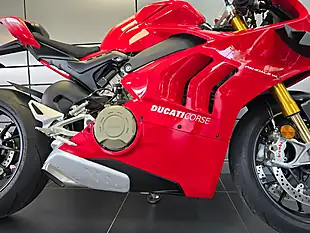 Used 2022 Ducati Panigale V4 S Red - Interior and Exterior details 6