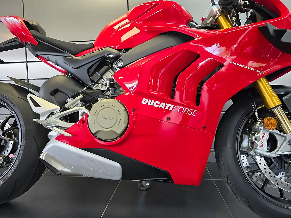 Used 2022 Ducati Panigale V4 S Red - Interior and Exterior details 6
