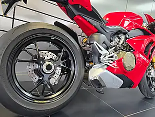 Used 2022 Ducati Panigale V4 S Red - Interior and Exterior details 8