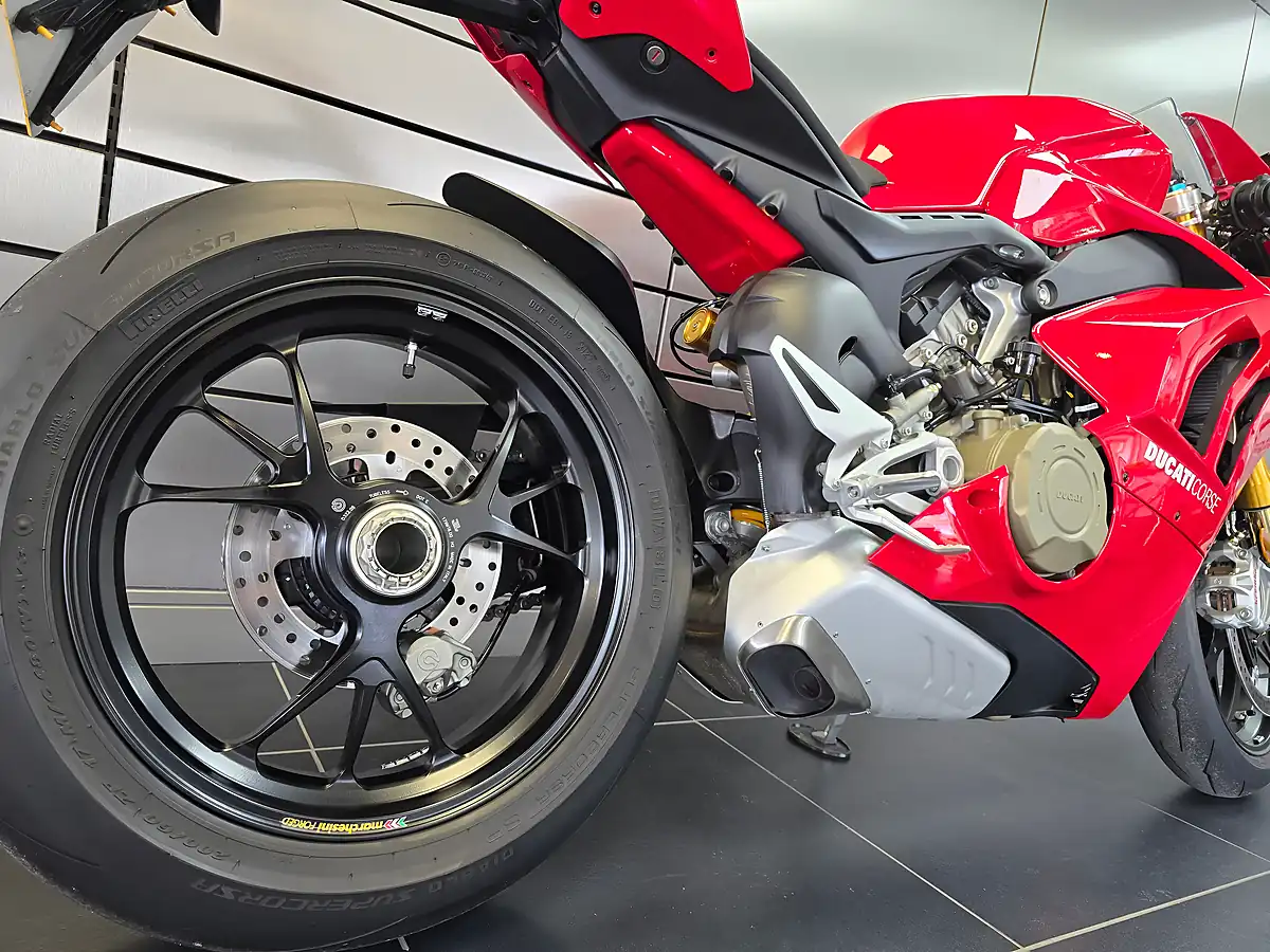Used 2022 Ducati Panigale V4 S Red - Interior and Exterior details 8