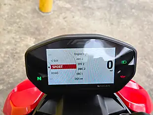 Used 2022 Ducati Streetfighter V2 Red - Interior and Exterior details 11