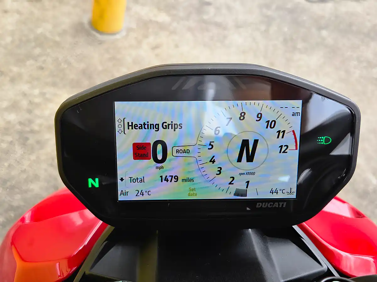 Used 2022 Ducati Streetfighter V2 Red - Interior and Exterior details 12