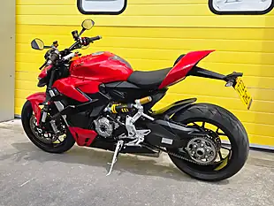 Used 2022 Ducati Streetfighter V2 Red - Interior and Exterior details 13