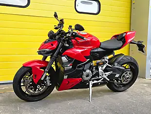 Used 2022 Ducati Streetfighter V2 Red - Interior and Exterior details 14