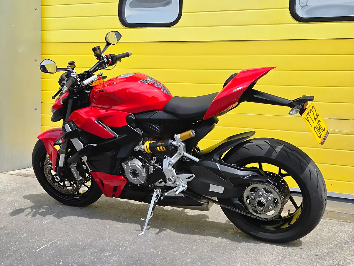 Used 2022 Ducati Streetfighter V2 Red - Interior and Exterior details 15