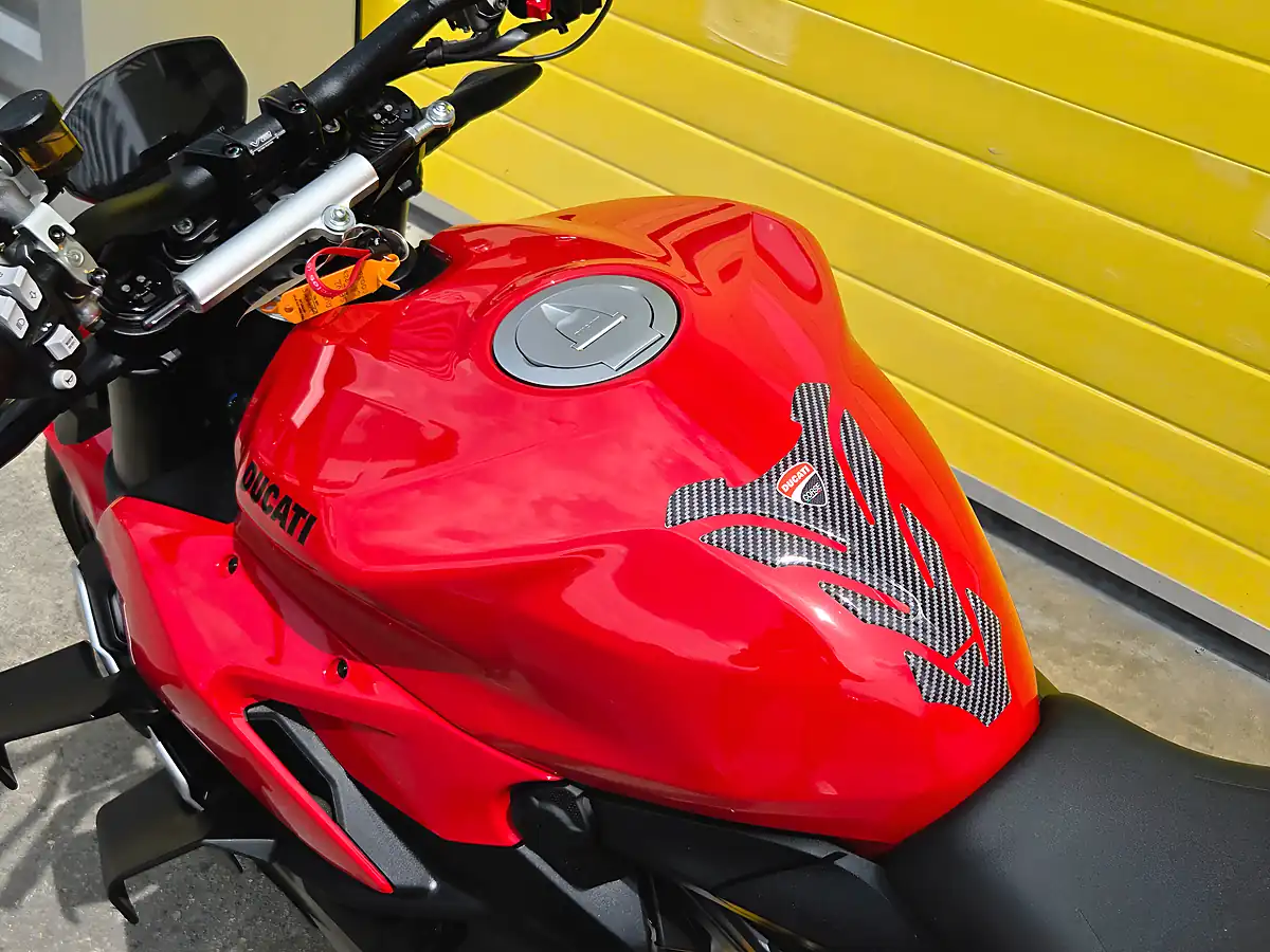 Used 2022 Ducati Streetfighter V2 Red - Interior and Exterior details 19