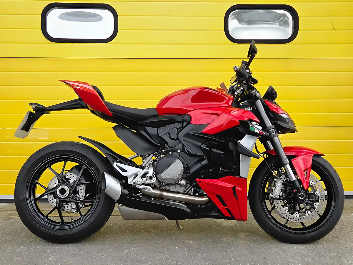 Used 2022 Ducati Streetfighter V2 Red - Interior and Exterior details 2