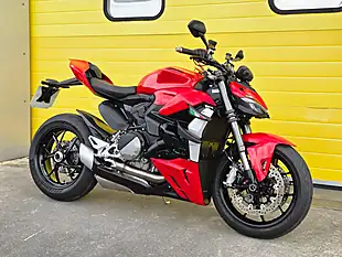 Used 2022 Ducati Streetfighter V2 Red - Interior and Exterior details 3