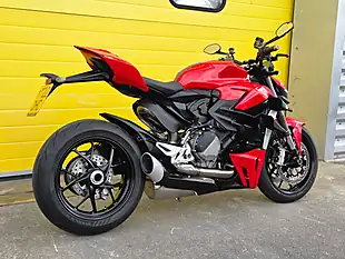 Used 2022 Ducati Streetfighter V2 Red - Interior and Exterior details 4