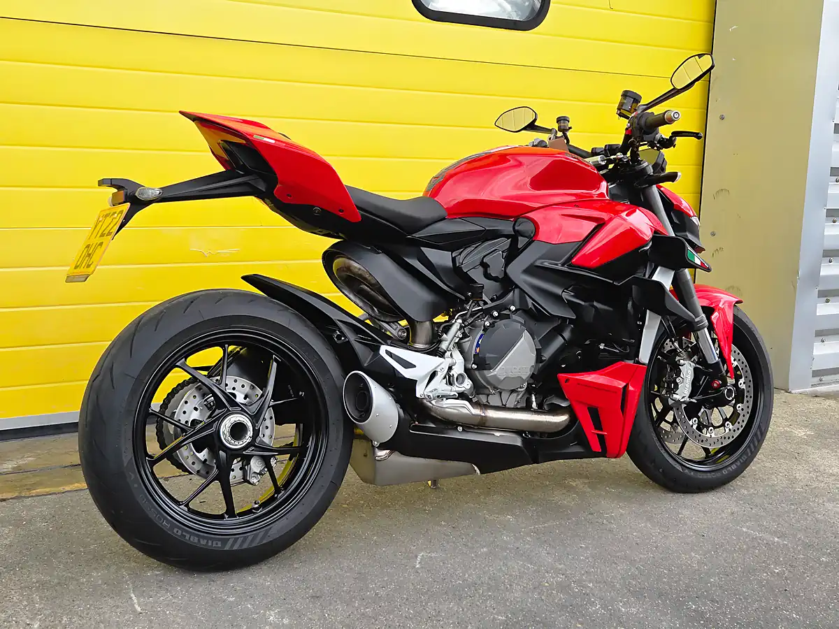 Used 2022 Ducati Streetfighter V2 Red - Interior and Exterior details 4