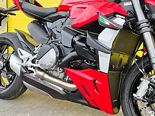 Used 2022 Ducati Streetfighter V2 Red - Interior and Exterior details 8