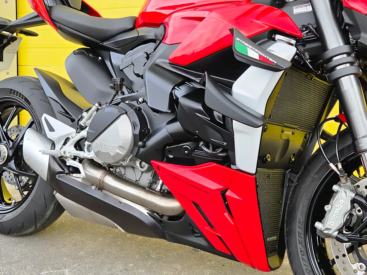 Used 2022 Ducati Streetfighter V2 Red - Interior and Exterior details 8