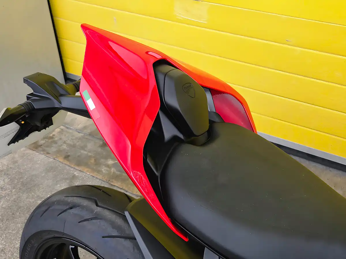 Used 2022 Ducati Streetfighter V2 Red - Interior and Exterior details 9