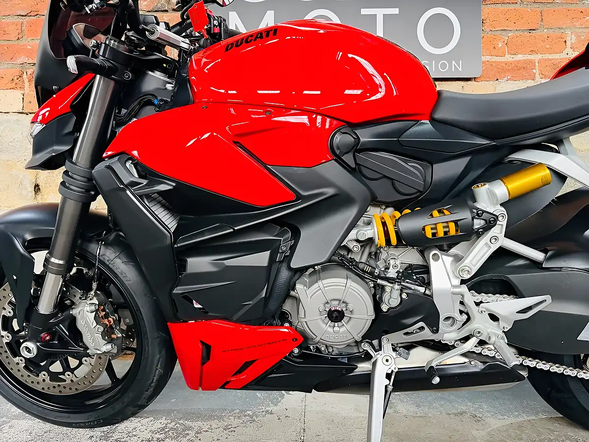 Used 2022 Ducati Streetfighter V2 Red - Interior and Exterior details 16