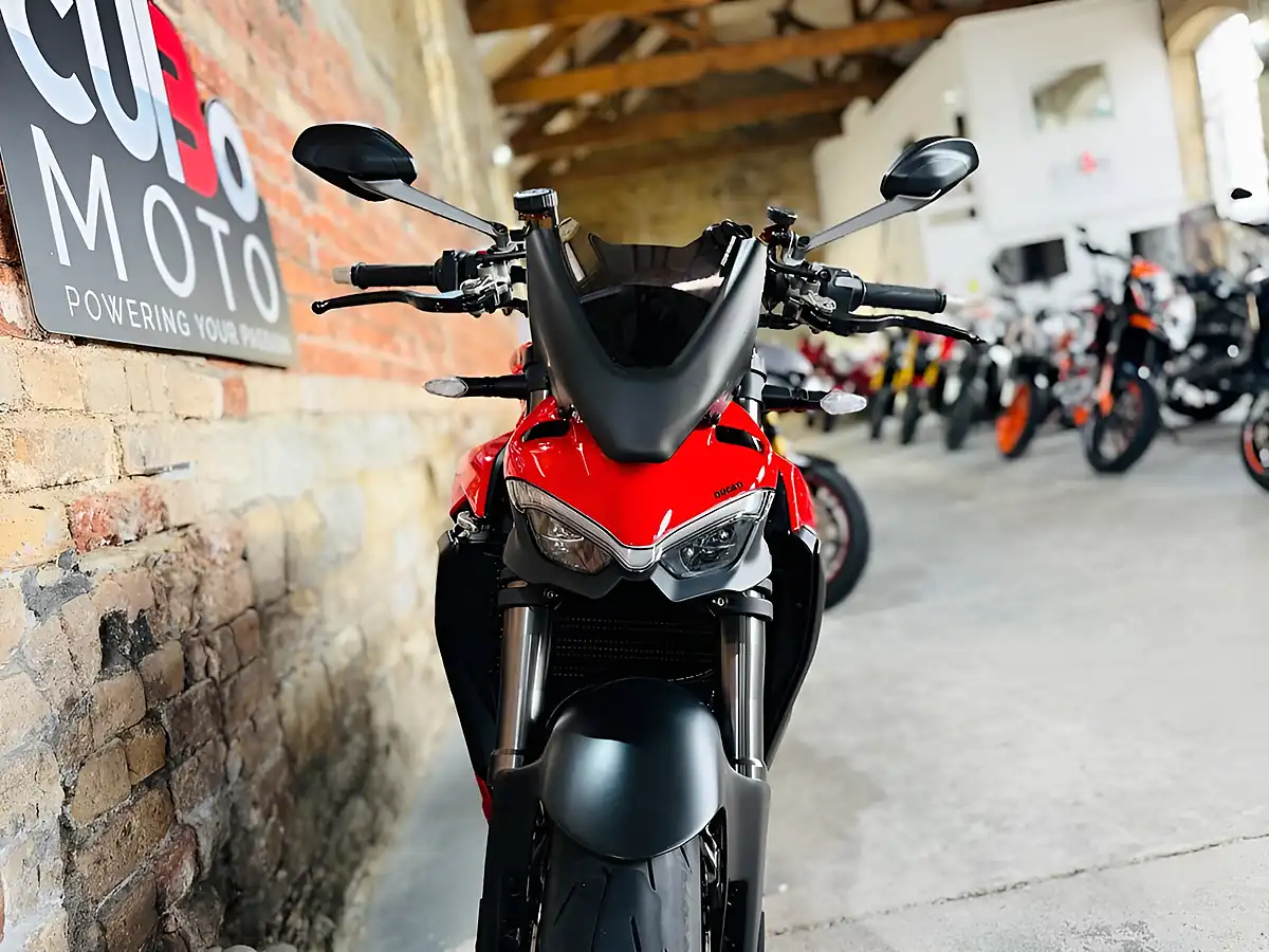 Used 2022 Ducati Streetfighter V2 Red - Interior and Exterior details 19