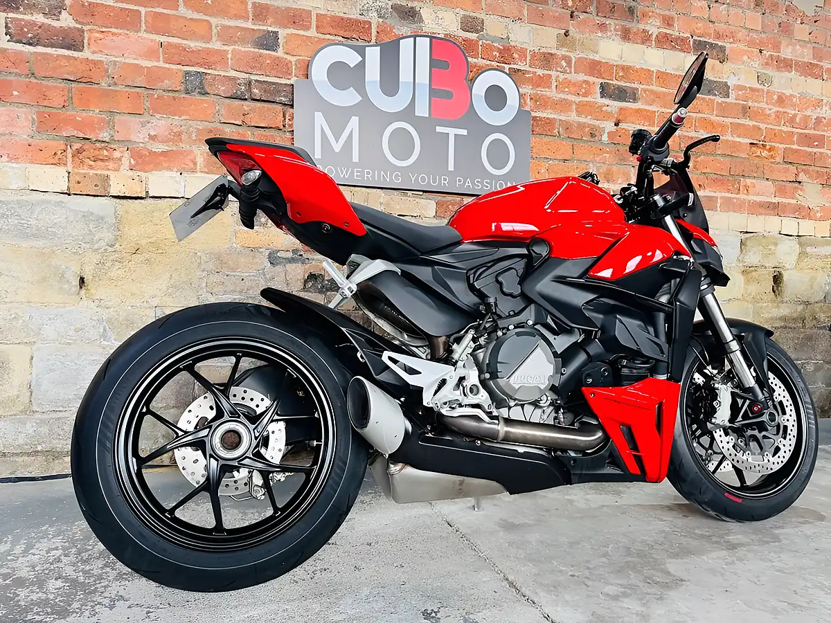 Used 2022 Ducati Streetfighter V2 Red - Interior and Exterior details 4
