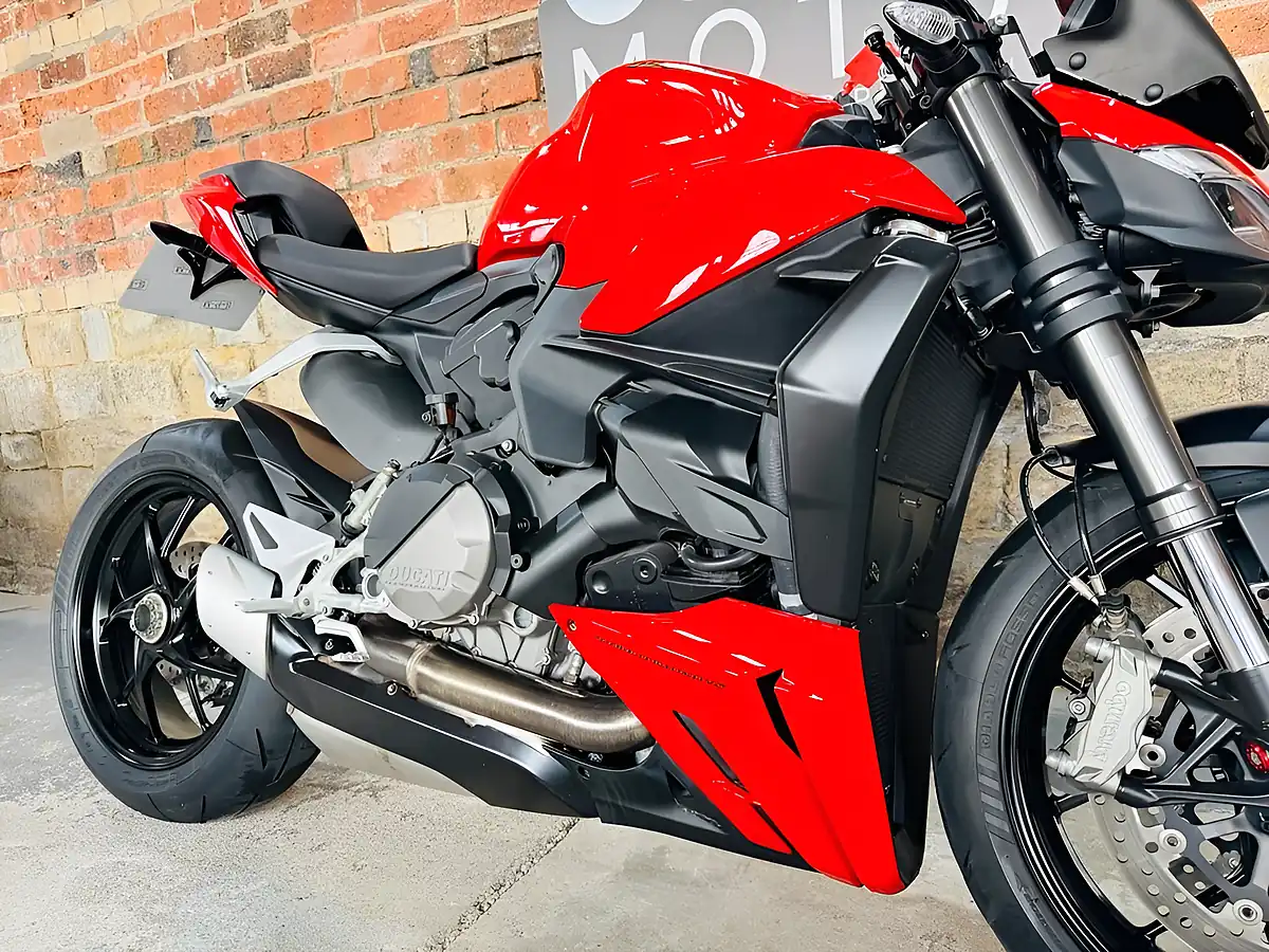 Used 2022 Ducati Streetfighter V2 Red - Interior and Exterior details 6
