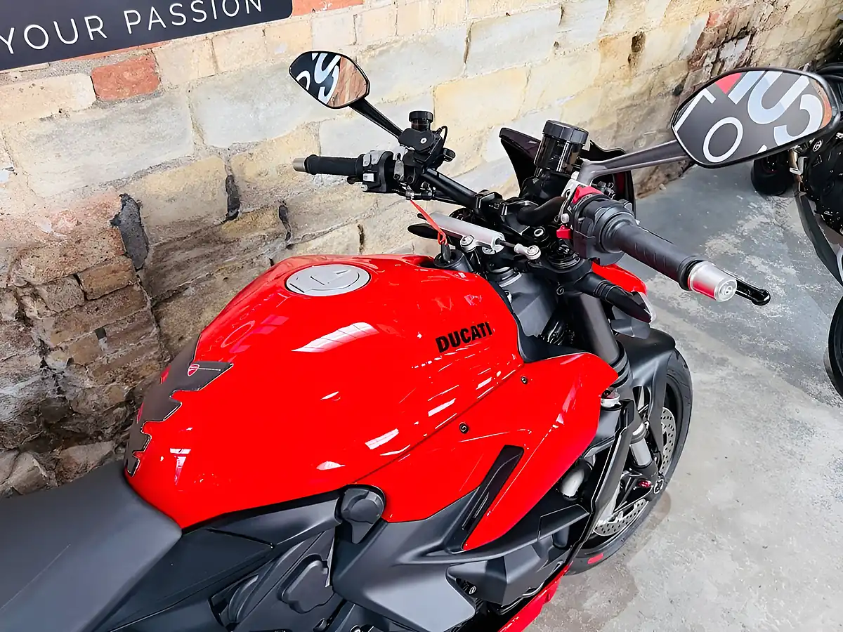 Used 2022 Ducati Streetfighter V2 Red - Interior and Exterior details 8