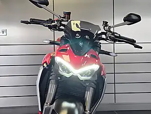 Used 2022 Ducati Streetfighter V2 Red - Interior and Exterior details 10