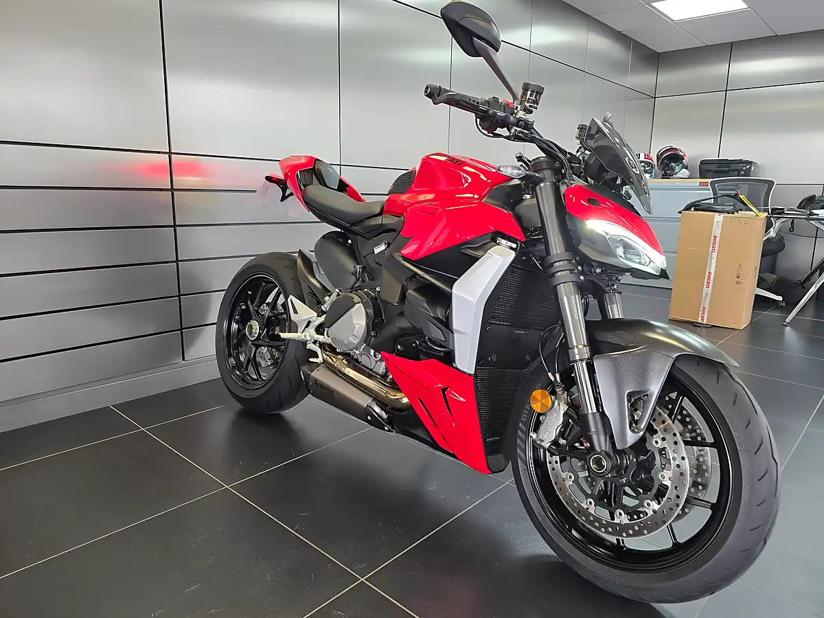 Used 2022 Ducati Streetfighter V2 Red - Interior and Exterior details 11