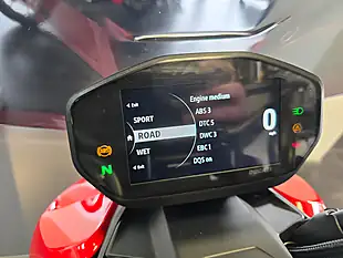 Used 2022 Ducati Streetfighter V2 Red - Interior and Exterior details 14
