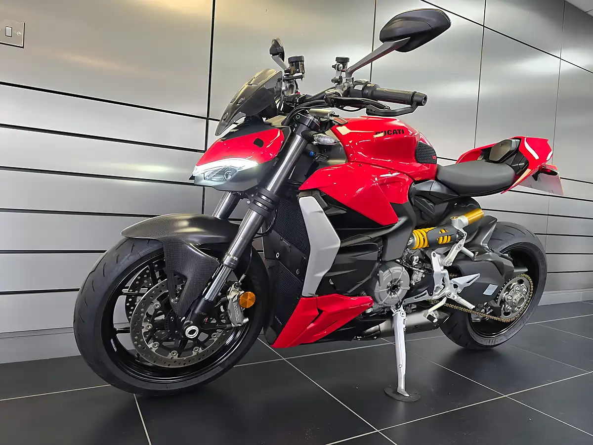 Used 2022 Ducati Streetfighter V2 Red - Interior and Exterior details 16