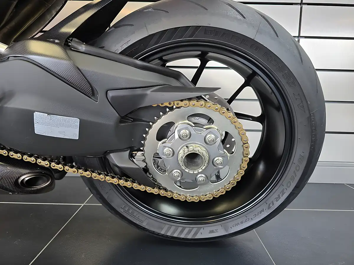 Used 2022 Ducati Streetfighter V2 Red - Interior and Exterior details 18