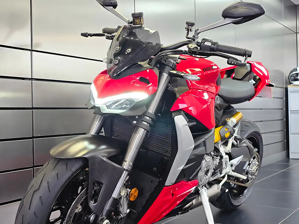 Used 2022 Ducati Streetfighter V2 Red - Interior and Exterior details 20