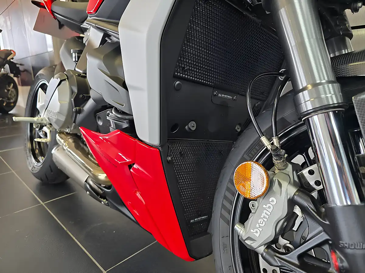 Used 2022 Ducati Streetfighter V2 Red - Interior and Exterior details 6