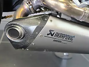 Used 2022 Ducati Streetfighter V2 Red - Interior and Exterior details 8