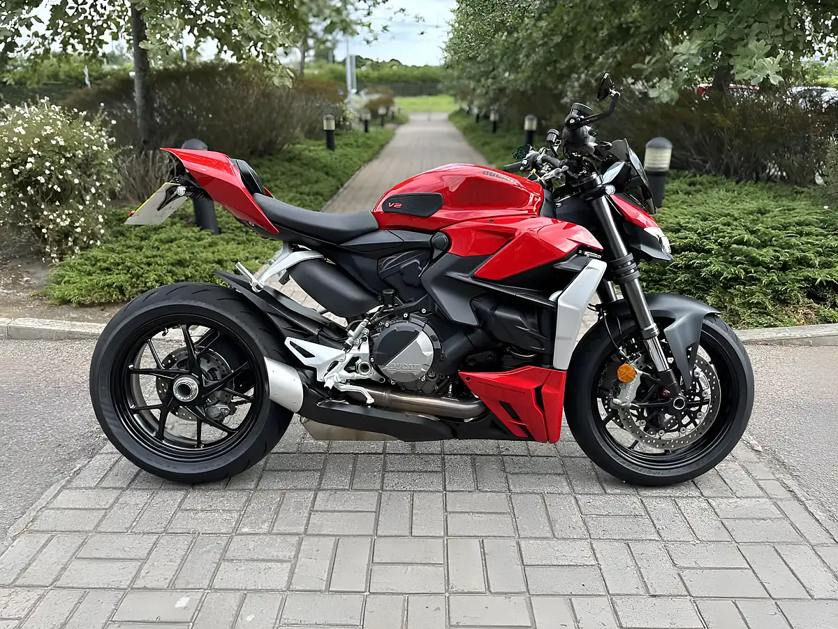 Used 2022 Ducati Streetfighter V2 Red - Front View