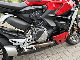 Used 2022 Ducati Streetfighter V2 Red - Interior and Exterior details 10