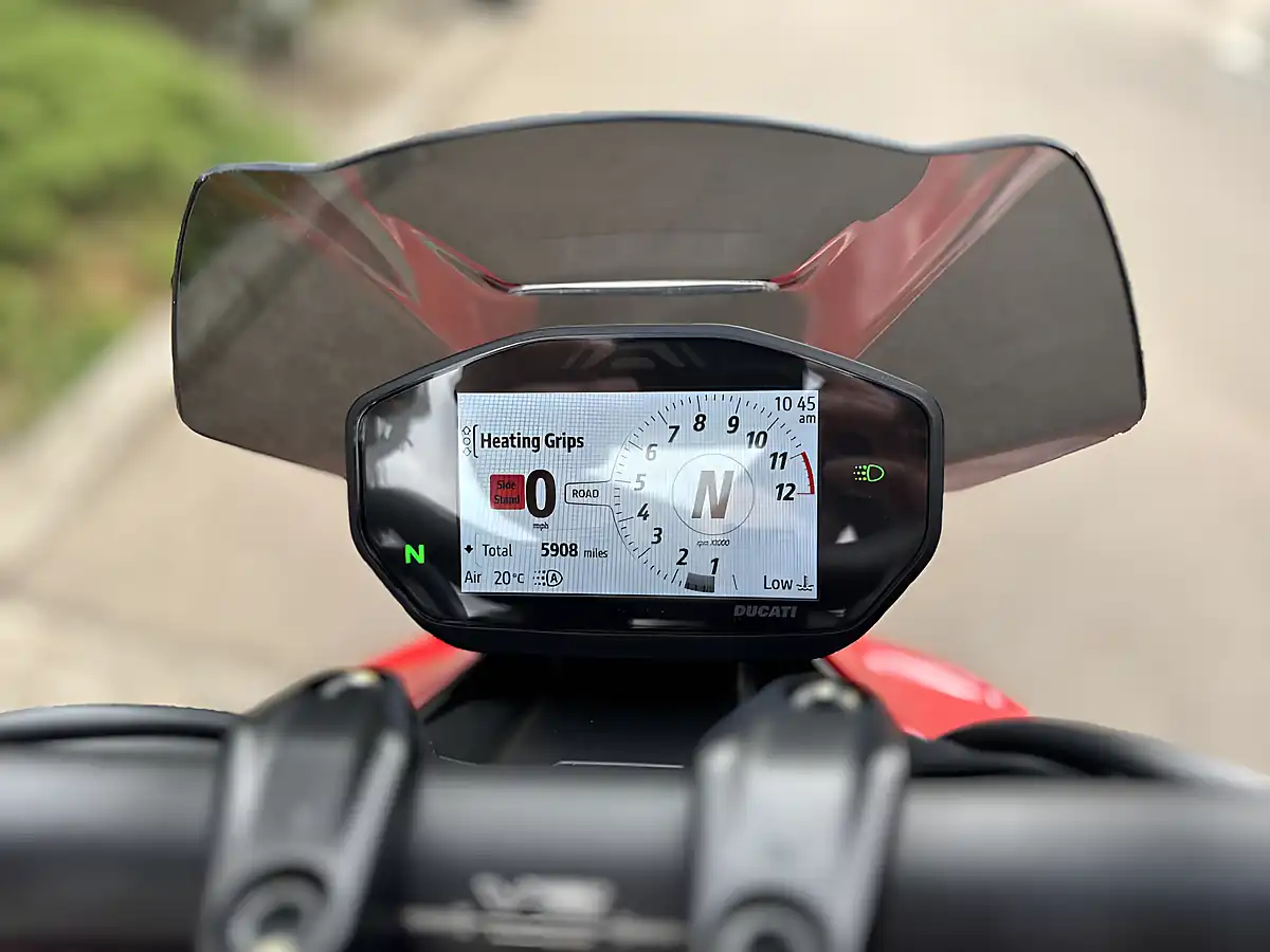 Used 2022 Ducati Streetfighter V2 Red - Interior and Exterior details 13